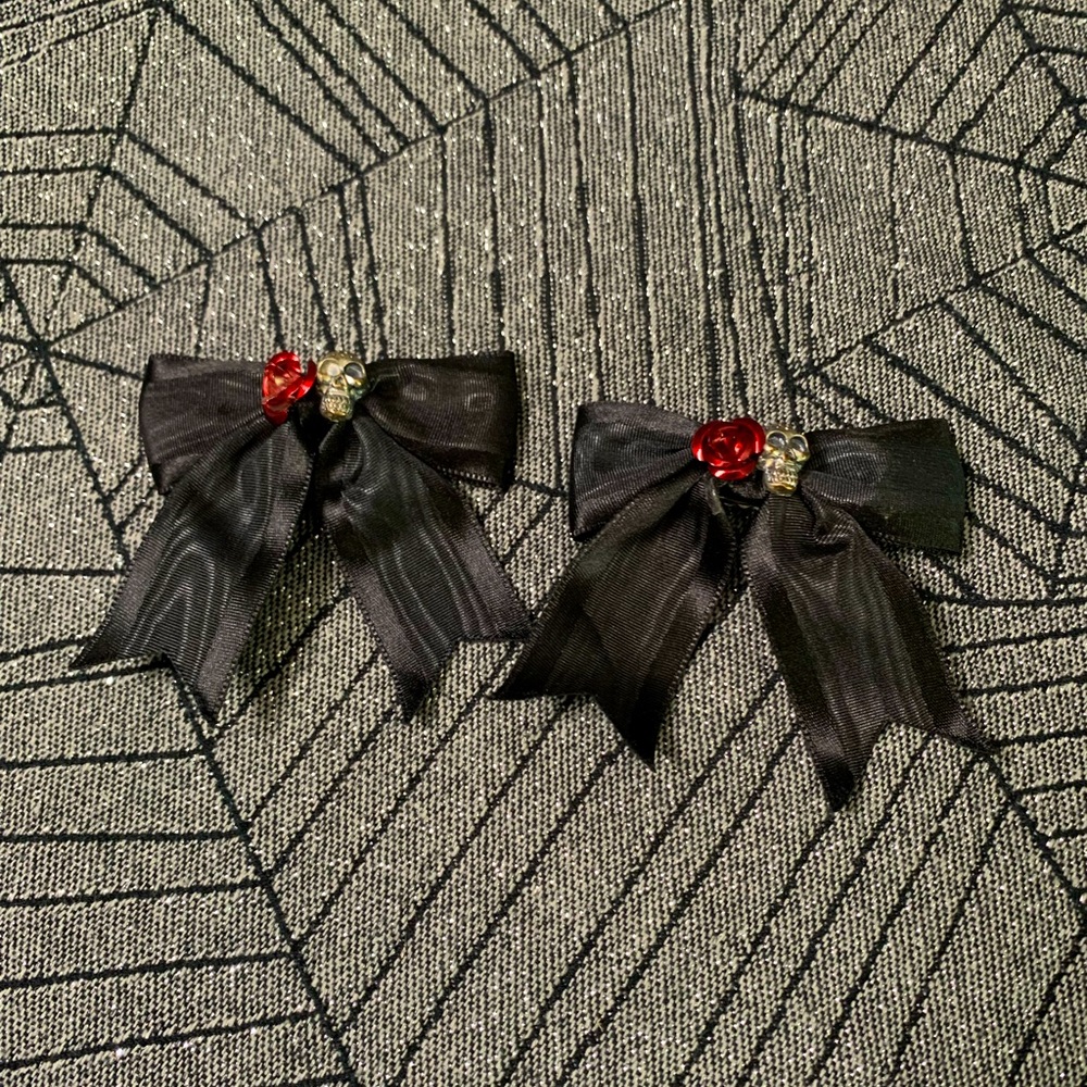 Skull and Roses Hair Clips